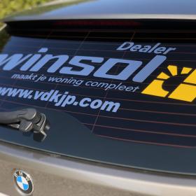 Belettering op de achterruit auto